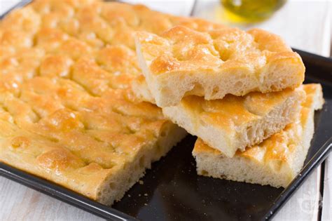 Dosi e ingredienti per una focaccia fatta in casa