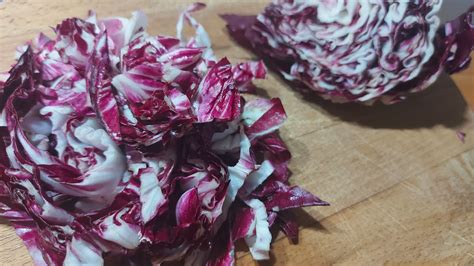 Radicchio tagliato a striscioline