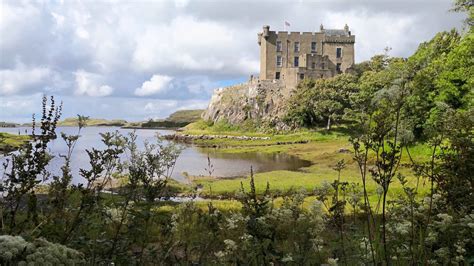 Castello di Dunvegan con paesaggio circostante