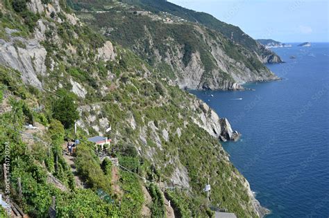 Scogliera a picco sul mare
