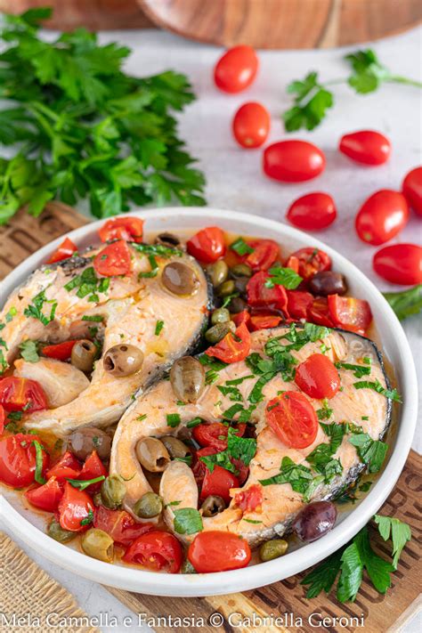 salmone in padella con pomodorini e olive