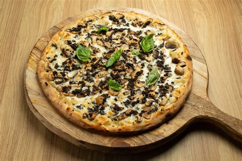 Ingredienti per la pizza al tartufo