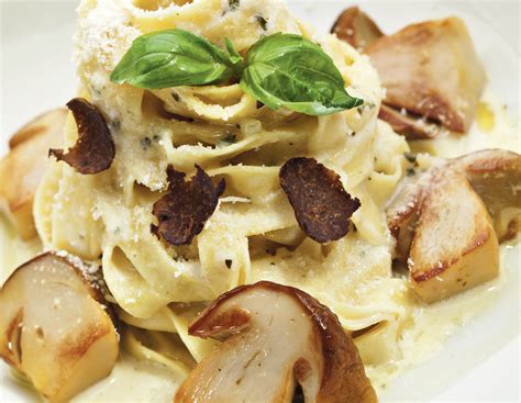 Tagliatelle ai funghi e tartufo