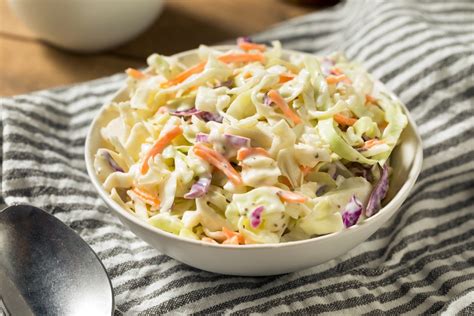 Insalata di cavolo cappuccio (coleslaw)