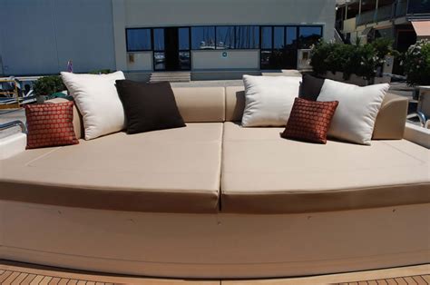 Imbarcazione con cuscineria nautica pulita e in ordine