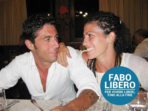 Immagine di DJ Fabo sorridente prima dell'incidente