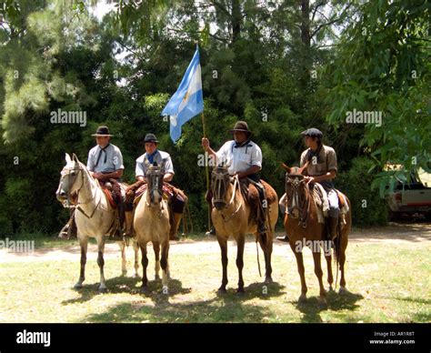 Gauchos argentini con bestiame