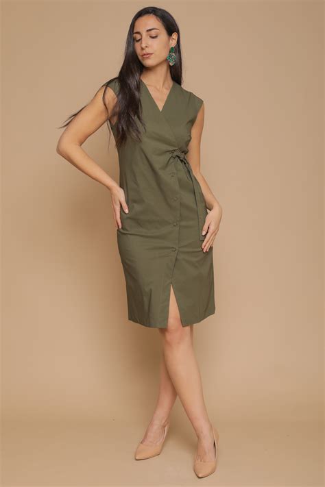 Abito smanicato a portafoglio per l'ufficio