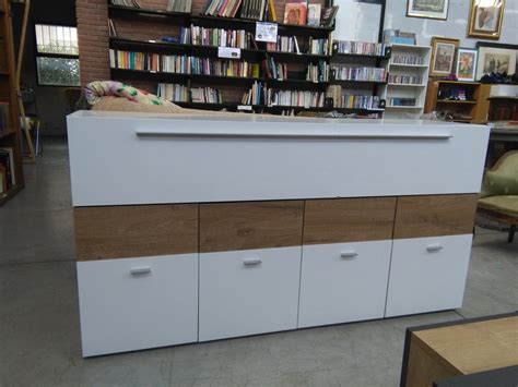 Mobile laccato con crepe