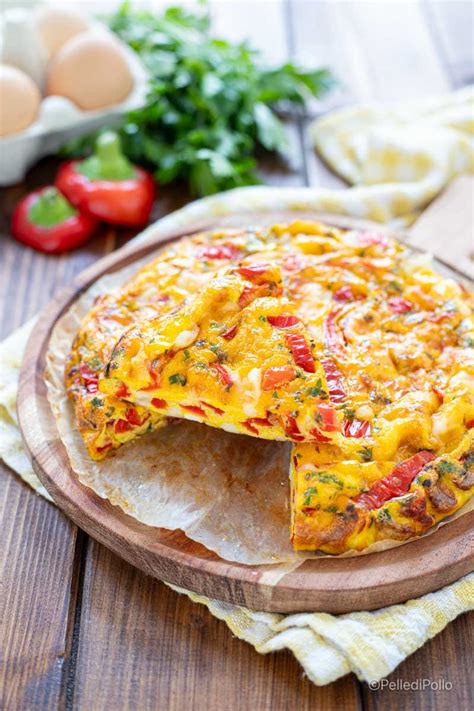 Ingredienti freschi per frittata con peperoni