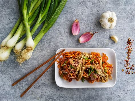 Immagine di un piatto preparato con funghi Maitake saltati