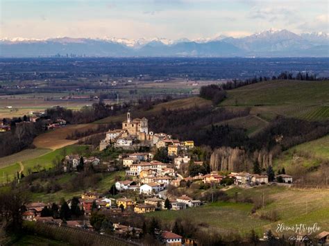 Vista panoramica di Torricella Verzate con le sue colline