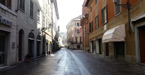 Immagine del centro storico di Novi Ligure con Piazza Delle Erbe