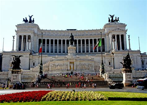 Vista del quartiere ebraico di Roma con l'Altare della Patria in lontananza