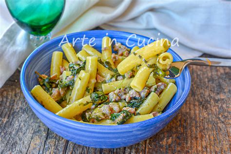 Piatto di pasta con friarielli e salsiccia