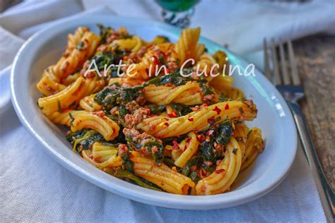 Varietà di pasta con friarielli