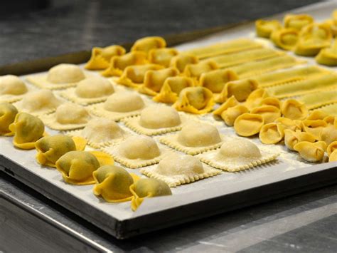 Processo di preparazione della pasta fresca per agnolotti