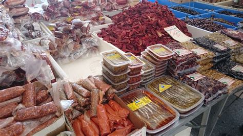 Bancarelle di prodotti tipici durante la Festa del Pane