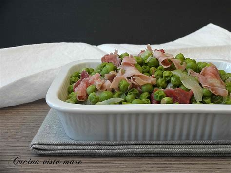 Ingredienti per la fregola prosciutto e piselli: fregola, piselli, prosciutto cotto, cipolla
