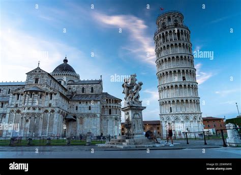 Piazza dei Miracoli a Pisa con la Torre Pendente