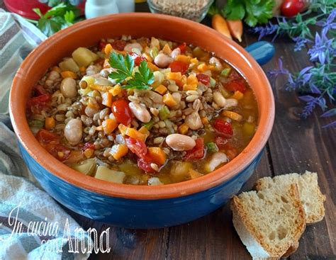 Un piatto fumante di Zuppa alla Paesana