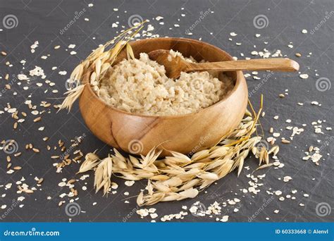 farina d'avena in una ciotola