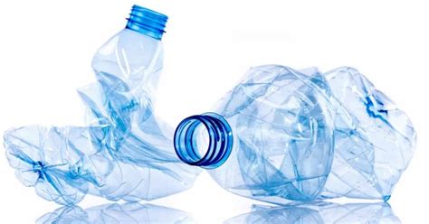 bottiglie di plastica tagliate a metà