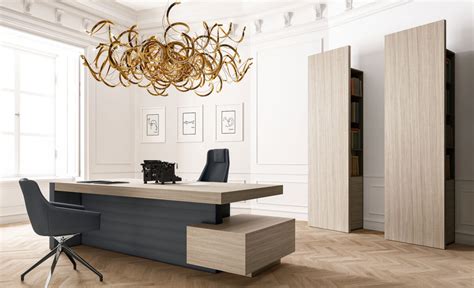 Studio legale moderno con scrivania e computer