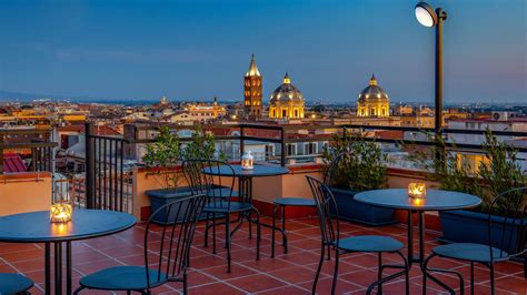 Vista panoramica di Roma dalla terrazza di un hotel