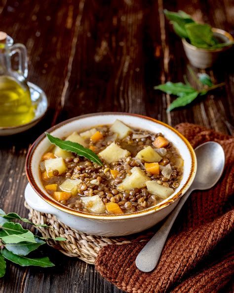 Ingredienti per la zuppa di lenticchie con scamorza