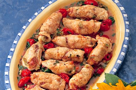 Involtini di pollo ripieni con salsa di pomodorini