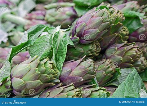 Carciofi freschi in un mercato