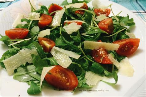 insalata fresca con rucola e parmigiano