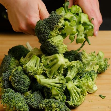 Struttura di un broccolo con cimette e gambo