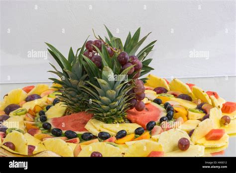 composizione di frutta fresca per dessert