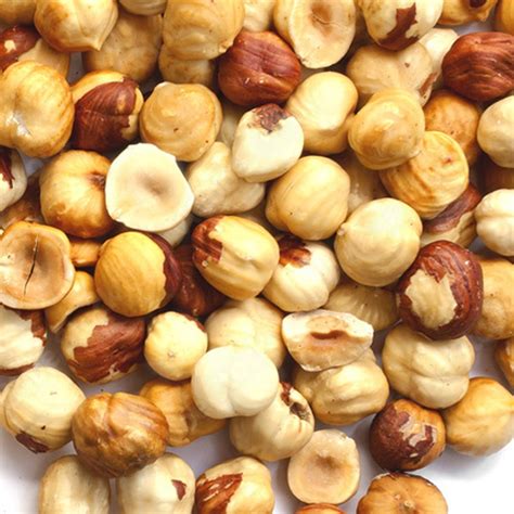Nocciole tostate intere e tritate