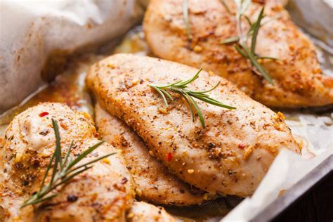 Petto di pollo al forno con erbe aromatiche