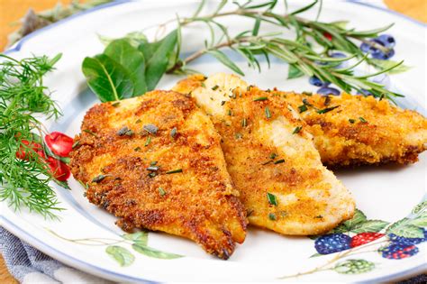 Petto di pollo gratinato con erbe aromatiche e parmigiano