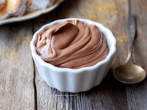 profiterol al cioccolato e crema di mascarpone