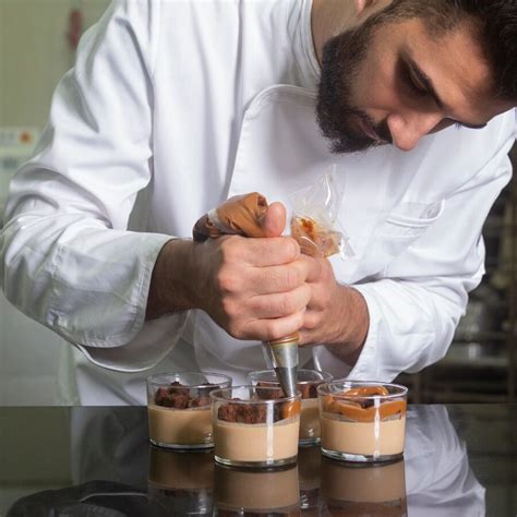 Apprendista pasticcere francese nell'Ottocento