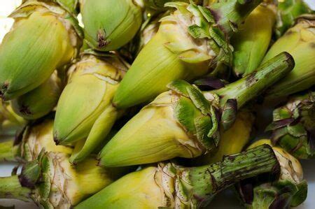 Carciofi freschi e puliti