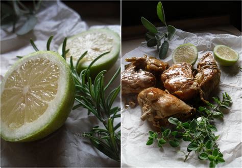 Ciotola con pezzi di coniglio marinati con erbe aromatiche e limone