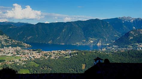 Vista panoramica di Melano con lago e montagne