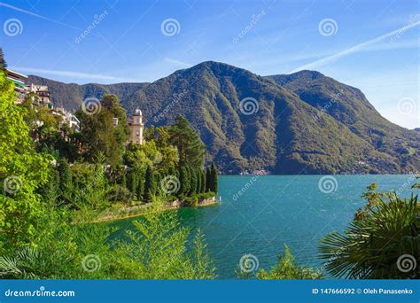 Panorama del Lago di Lugano con montagne sullo sfondo