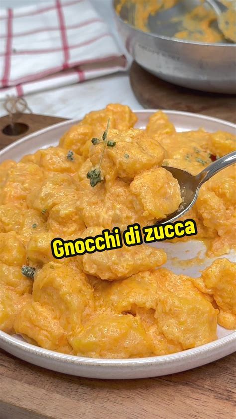 Ingredienti per la salsa: ricotta, uovo, parmigiano, zucca