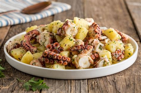 Insalata di polpo con patate e prezzemolo