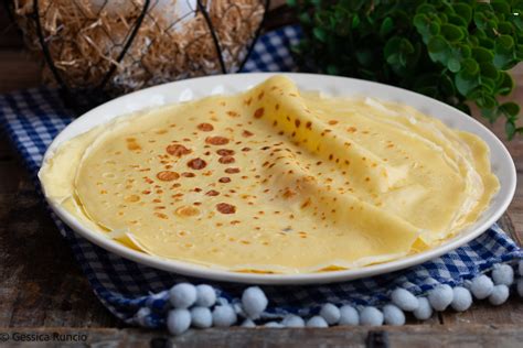 Esempio di crepes su stecco pronte per essere farcite