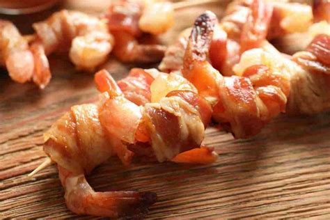 Spiedini di gamberi avvolti nella pancetta
