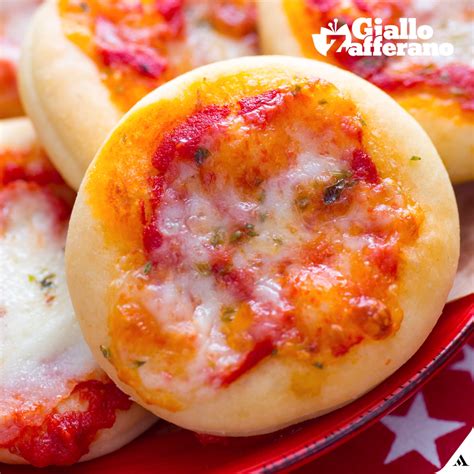 diverse varietà di focacce e pizzette