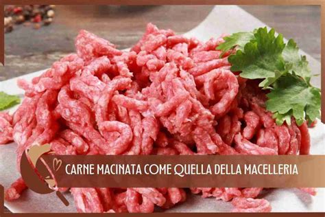 Piccole tortine di carne macinata servite come antipasto